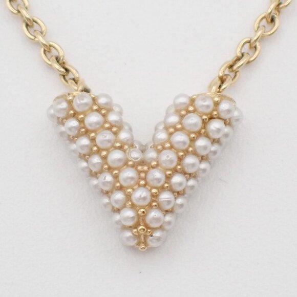LOUIS VUITTON Collier Essential V Necklace Imitation Pearl GHW - Picture 1 of 11